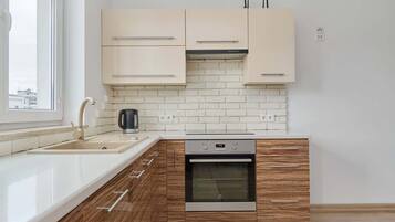 Kühlschrank, Ofen, Herdplatte, Geschirrspüler