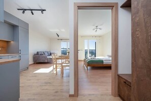 1 bedroom, iron/ironing board, WiFi, bed sheets - Modern Apartment in Wroclaw | Parking and Balcony (Wroclaw)
