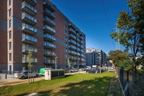 Exterior - Modern Apartment in Wroclaw | Parking and Balcony (Wroclaw)