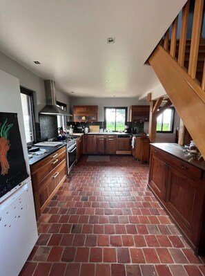 Fridge, microwave, oven, stovetop - Splendide Maison Campagne Vexin (Flavacourt)