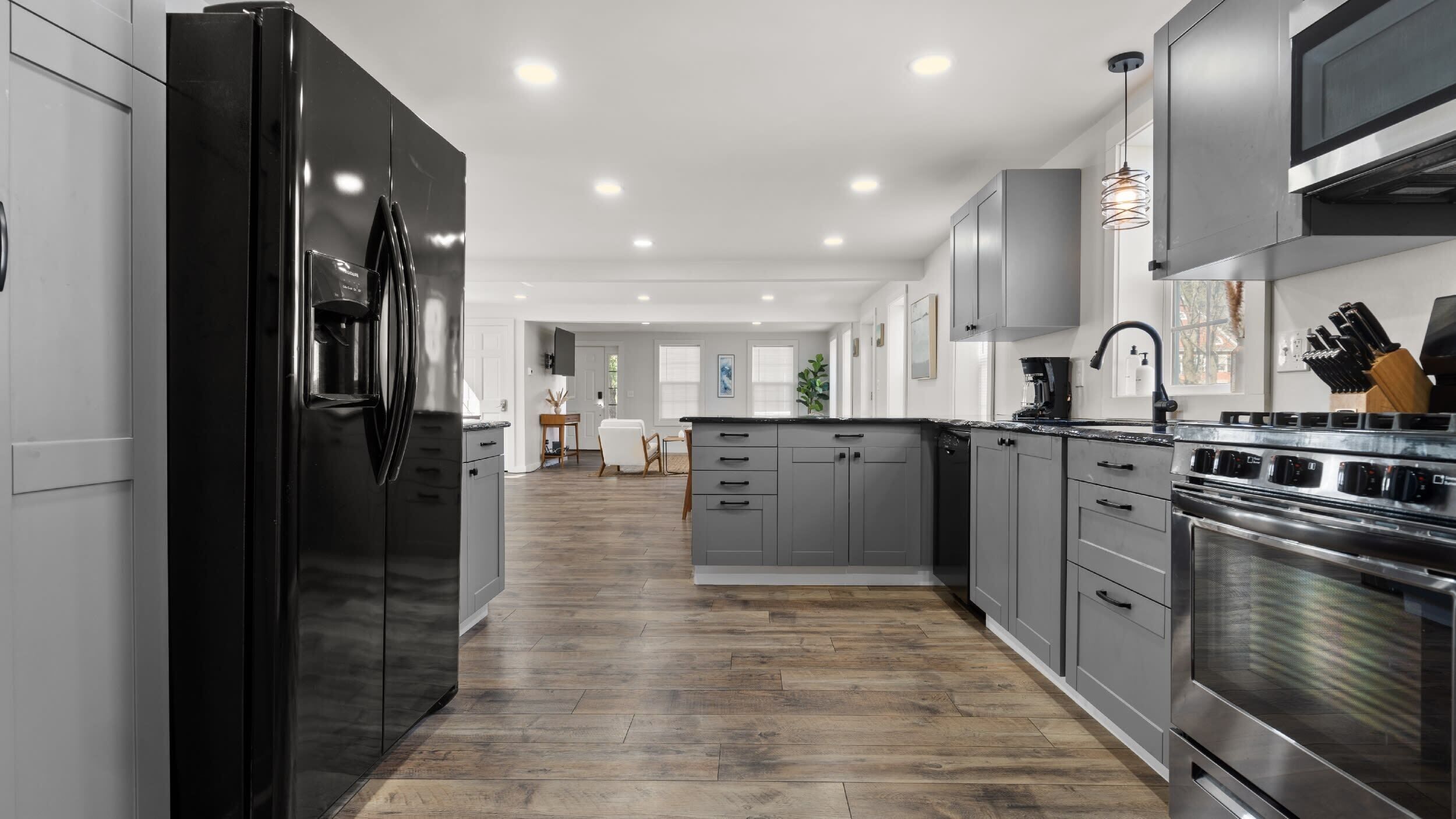 Fridge, microwave, stovetop, dishwasher