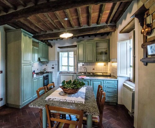 Farmhouse with Farm in the hills of Barga: Casa Chioi