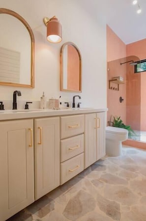 Regadera y secadora de cabello