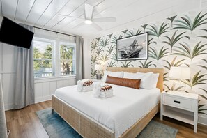 1 bedroom, iron/ironing board, free WiFi, bed sheets - Folliday Inn - The Consul - Room 21 (Folly Beach)