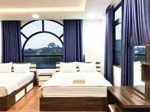Executive VIP Room, City View | Living area