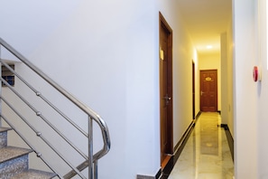 Quarto superior, 1 cama de casal | Frigobar, escrivaninha, espaço de trabalho para notebook