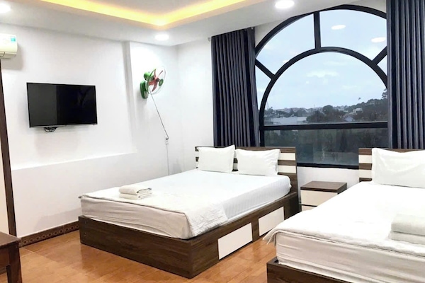 Executive VIP Room, City View | Minibar, desk, laptop workspace, soundproofing
