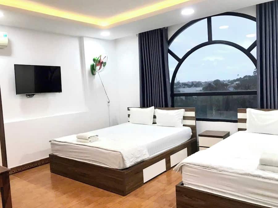 Rom – executive, 2 dobbeltsenger, byutsikt (VIP) | Minibar, skrivebord, skrivebord for bærbar PC og lydisolert