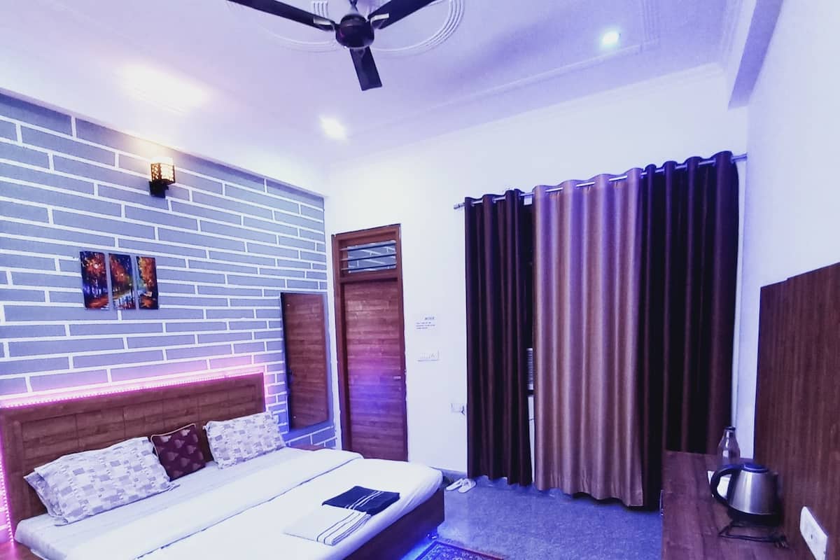 Kamar Double | 1 kamar tidur, selimut bulu angsa, tirai kedap cahaya, dan kedap suara
