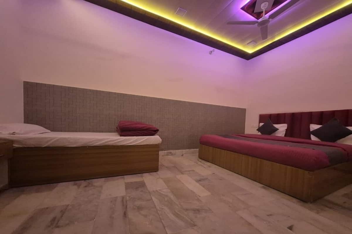 Habitación triple Deluxe | Edredón, cortinas blackout y insonorización