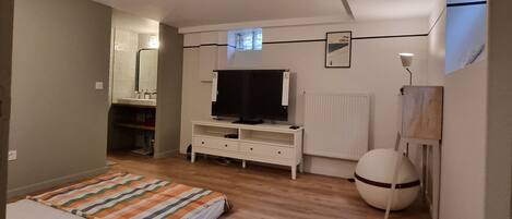 4 室のベッドルーム、アイロン / アイロン台、旅行用ベビーベッド、WiFi (無料)