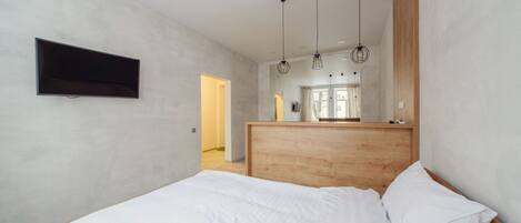 Basic Apartment | 1 bedroom, desk, laptop workspace, blackout curtains