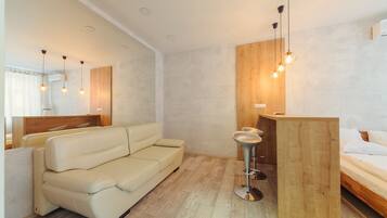 Basic-Apartment | Wohnbereich | 42-Zoll-Flachbildfernseher mit Kabelempfang