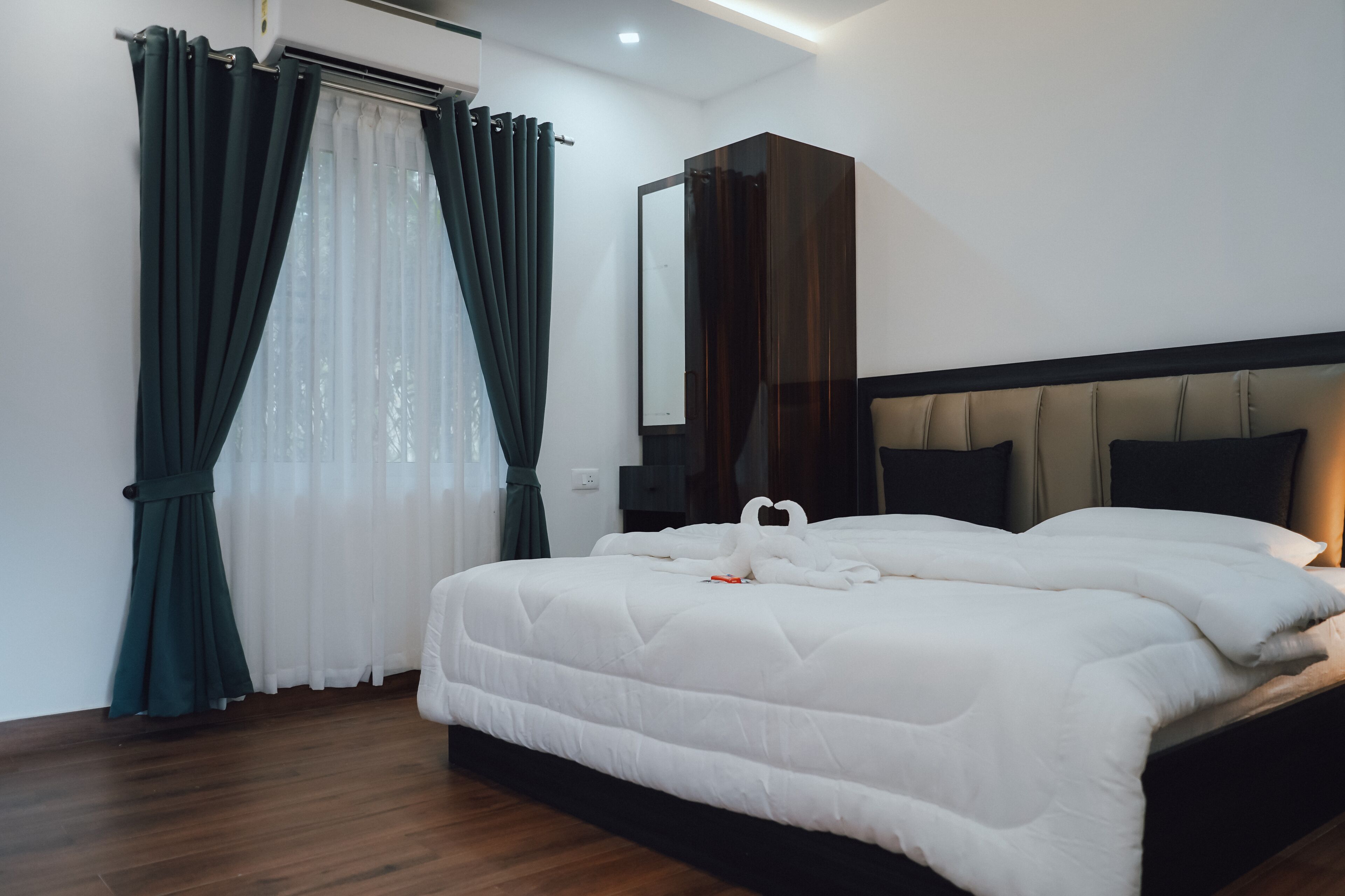 2 chambres, fer et planche à repasser, Wi-Fi, draps fournis