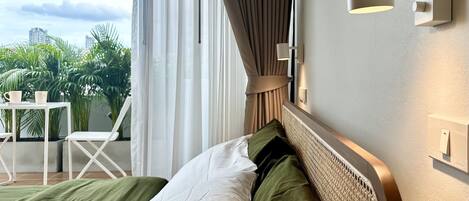 デラックス ダブルルーム クイーンベッド 1 台 禁煙 テラス | 防音設備、WiFi (無料)