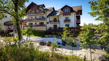 客室内のダイニングエリア