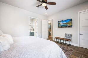 4 bedrooms, desk, iron/ironing board, free WiFi