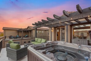 Tina de hidromasaje al aire libre