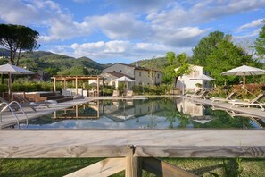 Pool - Villa in Colle Di Buggiano with 6 bedrooms sleeps 12 (Colle Di Buggiano)
