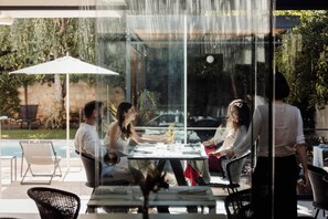 Free daily cooked-to-order breakfast
