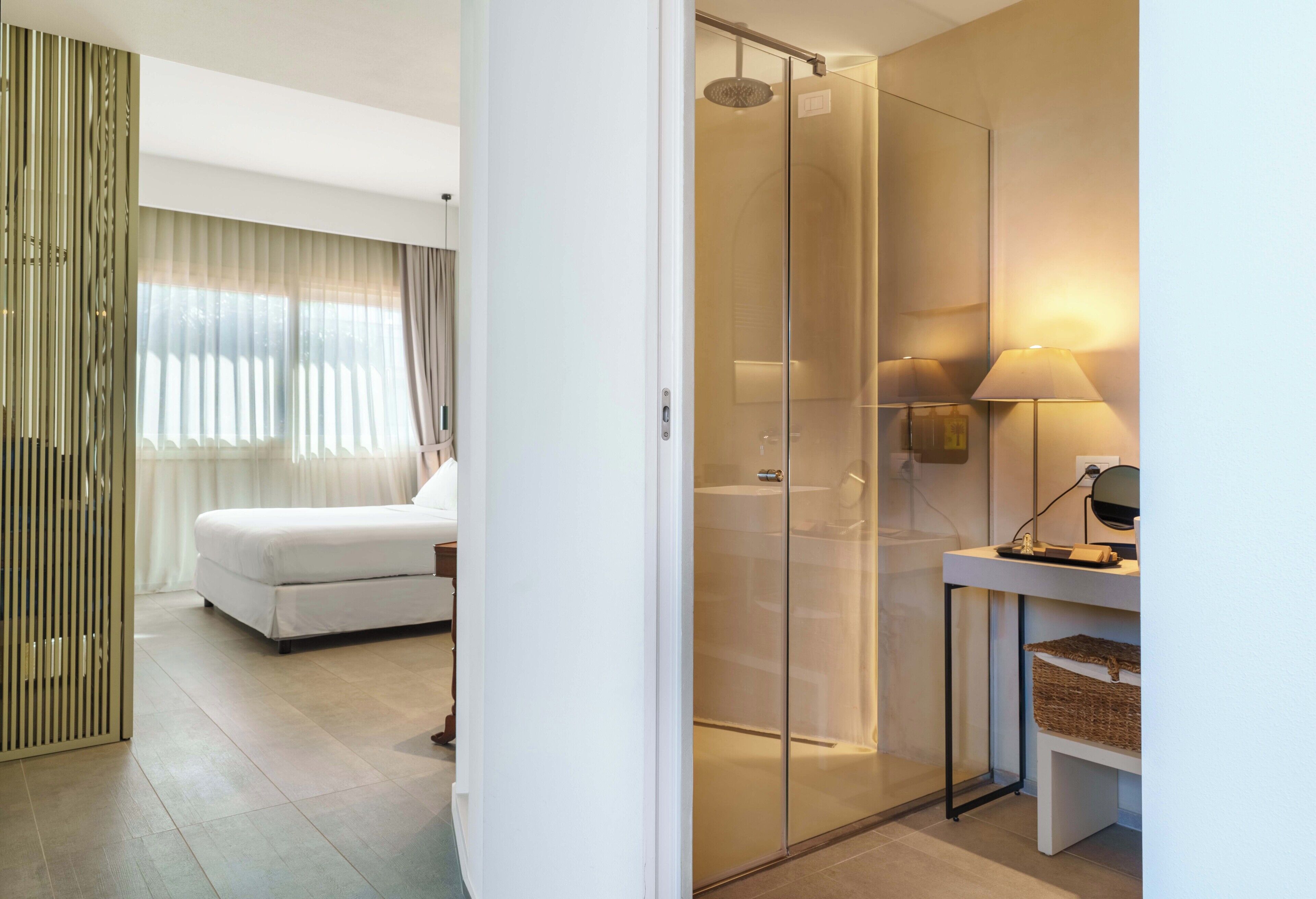 Executive Deluxe Room, Terrace | Egyptian cotton sheets, premium bedding, down comforters, minibar