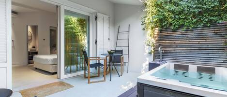 Deluxe Room, Jetted Tub | Terrace/patio