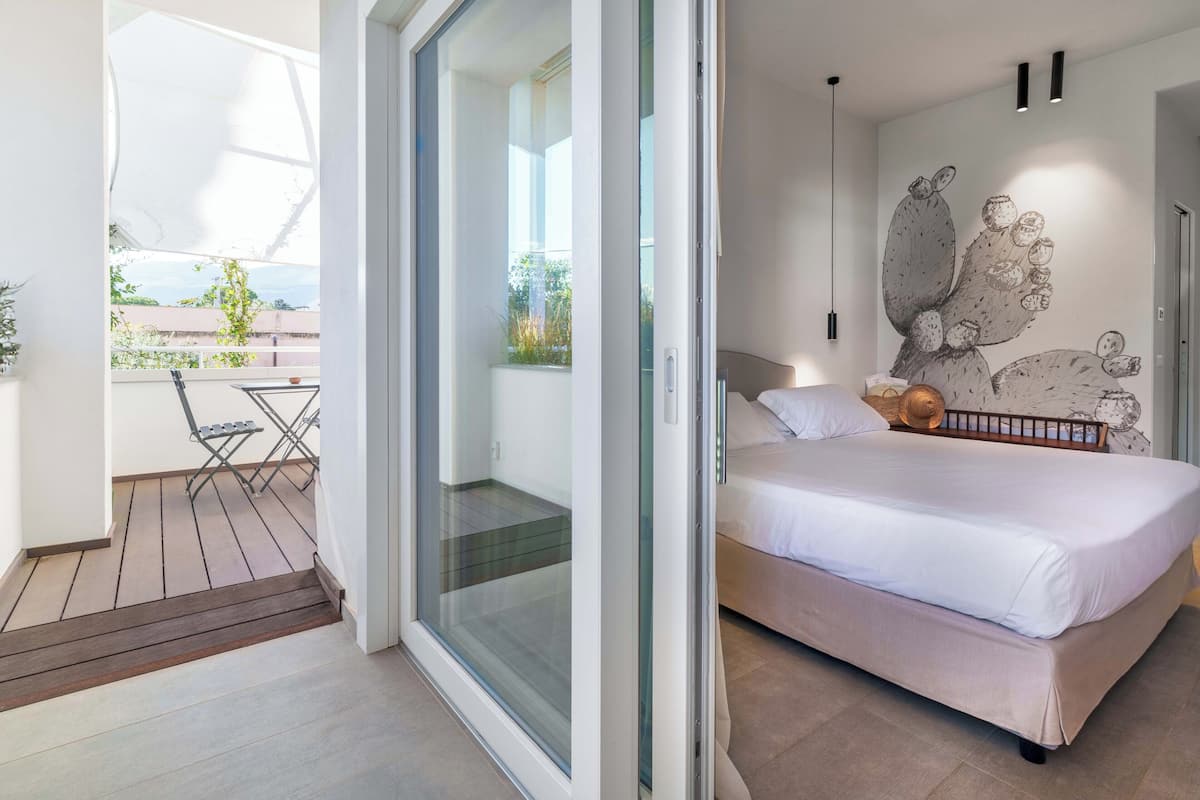Executive Room with Terrace | Egyptian cotton sheets, premium bedding, down duvets, minibar