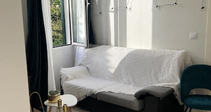 Very cozy, sunny 1 bedroom apartment. Located 5 minutes walk from the center