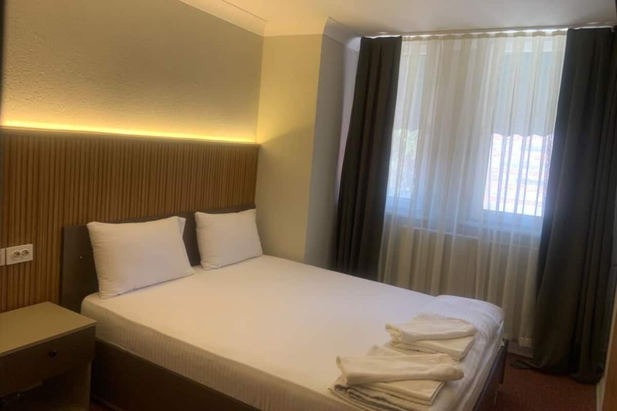 City-Zimmer | 1 Schlafzimmer, hochwertige Bettwaren, kostenloses WLAN, Bettwäsche