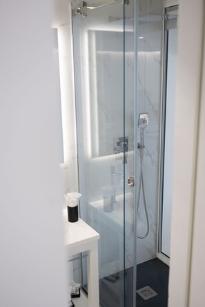 Hair dryer, towels, soap, toilet paper - U Scrusciu d'u Mari Luxury Suite (Cefalù)