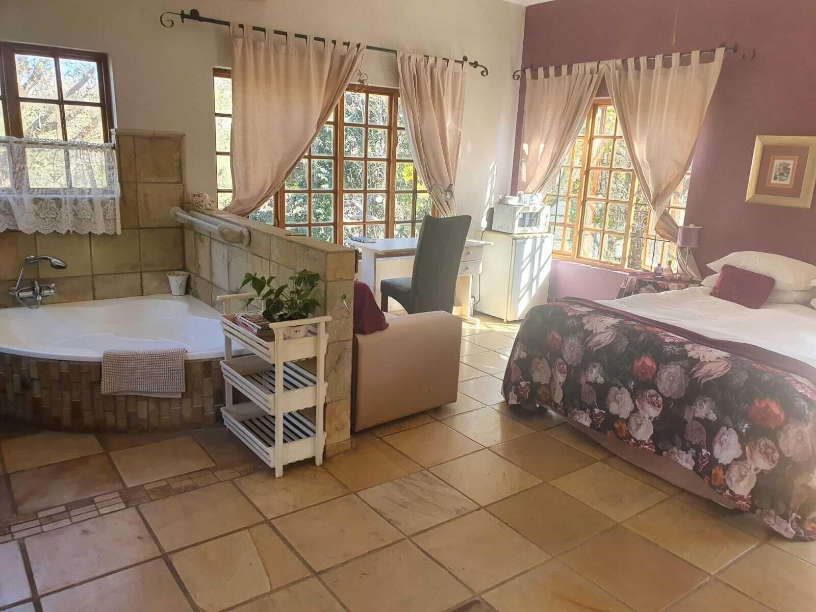 Basic Room, 1 Double Bed, Non Smoking, Bathtub | Desk, laptop workspace, iron/ironing board, free WiFi