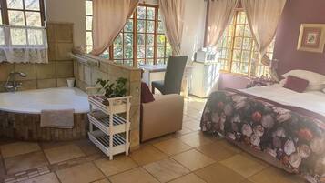 Basic Room, 1 Double Bed, Non Smoking, Bathtub | Desk, laptop workspace, iron/ironing board, free WiFi