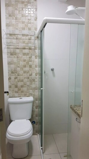 Hårtørrer, håndklæder, Sæbe, Toiletpapir