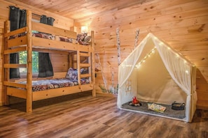 3 chambres, fer et planche à repasser, Wi-Fi, draps fournis