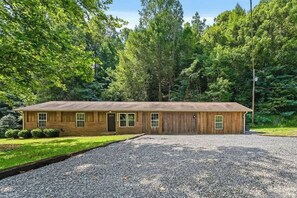 Exterior - 3BR Cabin • Hot Tub • Pool Table • Fire Pit (Sevierville)