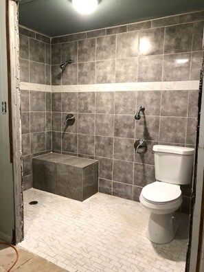 Hårføner og håndklær