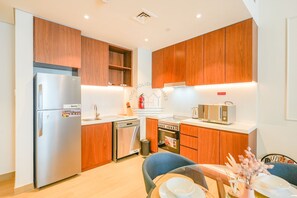 Deluxe Apartment | Private kitchen - Yogi - Luxury Apartment With Sea View Close to the Beach (Dubai)