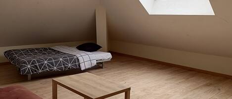 1 habitación, tabla de planchar con plancha, wifi y ropa de cama