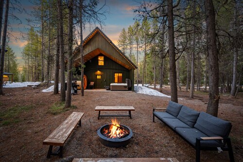 Moody Moose Manor | Sauna - Hot Tub - Arcade - Sleeps 18