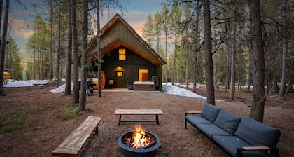 Moody Moose Manor | Sauna - Hot Tub - Arcade - Sleeps 18