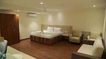 Ropa de cama de alta calidad, escritorio, wifi gratis y ropa de cama