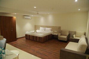 高級客房 | 高級寢具、書桌、免費無線上網、床單