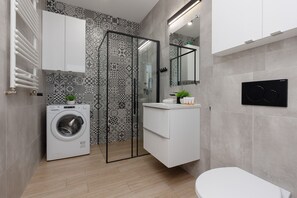 Studio, Balcony | Bathroom | Shower, towels - Cozy & Peacefull Studio by Renters (Warsaw)