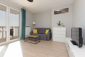 Studio, Balcony | Bed sheets - Cozy & Peacefull Studio by Renters (Warsaw)