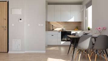 Dishwasher, cookware/dishes/utensils