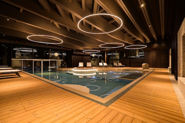 Indoor pool, outdoor pool