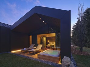 Chalet Royal | Edredones de plumas, colchones con acolchado adicional, minibar