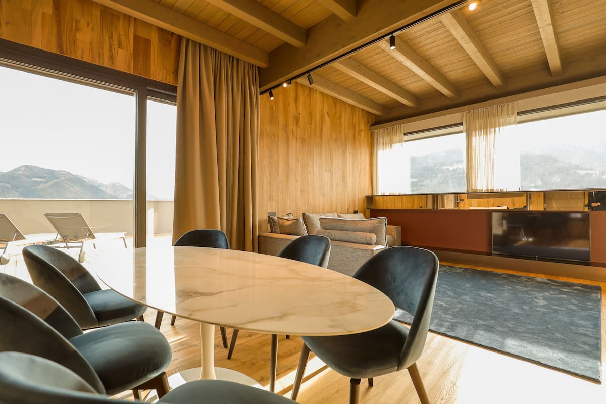 Rooftop Suite | Woonruimte | Een smart-tv