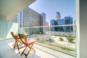 Outdoor dining - Contemporary 1BR at Vera Tower Business Bay by Deluxe Holiday Homes (Dubai)