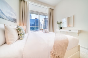 1 chambre, coffre-fort, fer et planche à repasser